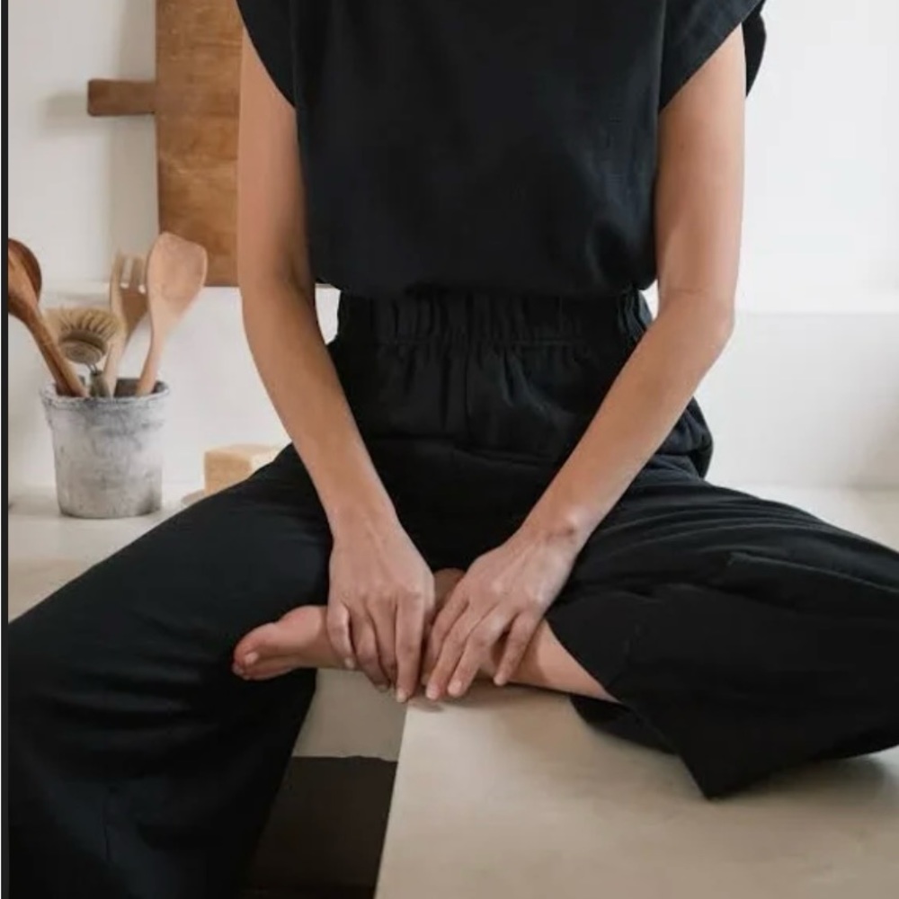 Set of Two LAUDE the Label Everyday Tops (Black + White) Wore Once - Picture 6 of 7